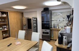 Casa cu 5 camere, 300 mp, zona Piata Sfatului 