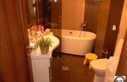 Vanzare apartament exclusivist! 3 camere, 94 mp, loc parcare, orientare sudica!