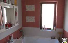 Vanzare apartament cu 2 camere,  57 mp, decomandat, loc parcare