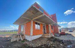 Duplex de 101 mp, 250 teren, terasa circulabila, zona Avram Iancu 