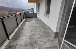 Apartament 3 camere, terasa 25 mp, parcare, zona Vivo 