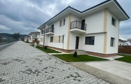 Duplex de vanzare, 120 mp utili, 240 teren, zona de case nou dezvoltata !