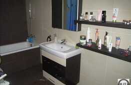 3 camere, 78 mp, decomandat, A.C, mobilat, 2 garaje, zona Calea Floresti!