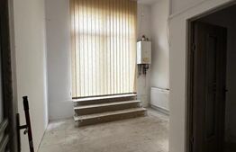 Spatiu comercial la strada, 64 mp, parcare, zona Porii