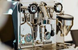 Spatiu Birouri: 2 camere mobilat 170 mp + spatiu comun 750 mp, Central