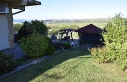 Vila la cheie, teren 6700 mp, sat Nima