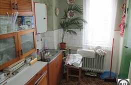 Vanzare apartament 2 camere semidecomandate, zona Hotel Royal