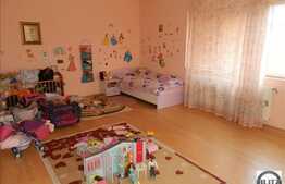 Apartament in imobil nou, dispus pe 2 nivele, 240 mp, zona verde