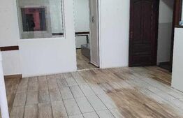 Spatiu comercial central, 79 mp, vitrina la strada, zona Primariei