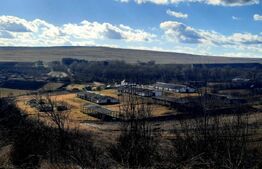 Ferma in intravilanul comunei Cojocna,4,5 Ha cu hale