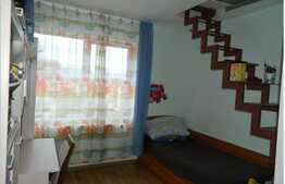 Vanzare 3 camere, 70 mp plus 2 poduri, terasa de 13.5 mp! Zona Florilor!Parcare!