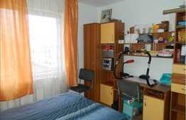 Vanzare 3 camere, 70 mp plus 2 poduri, terasa de 13.5 mp! Zona Florilor!Parcare!