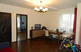 Vanzare 3 camere, 70 mp plus 2 poduri, terasa de 13.5 mp! Zona Florilor!Parcare!