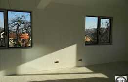 Apartament 165 mp utili, situat  in casa insiruita, cu o curte de 140 mp!