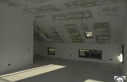 Apartament 165 mp utili, situat  in casa insiruita, cu o curte de 140 mp!