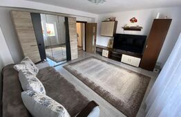 Apartament de 3 camere, 77 mp, decomandat, zona Noua 