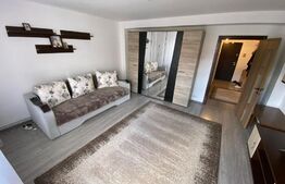 Apartament de 3 camere, 77 mp, decomandat, zona Noua 