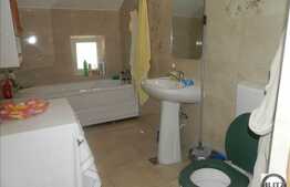 Vanzare mansarda cu 2 camere, 56 mp, balcon, decomandata, zona Florilor!