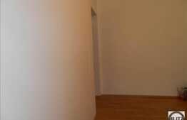 Vanzare mansarda cu 2 camere, 56 mp, balcon, decomandata, zona Florilor!