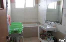 Vanzare 2 camere, 60 mp, 2 balcoane, zona strazii Eroilor! Cu parcare!