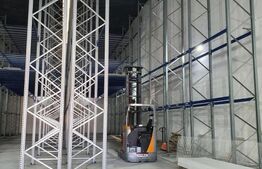 Hala pe nivele, pentru depozitare 