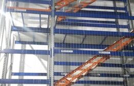 Hala pe nivele, pentru depozitare 