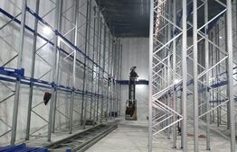 Hala pe nivele, pentru depozitare 