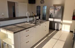 Casa spatioasa, teren 2036 mp, panorama superba, in Campenesti