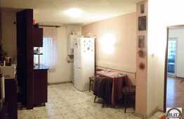 De vanzare apartament cu 3 camere, 65 mp, garaj, zona Iulius Mall