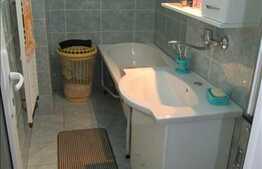 3 camere, decomandat, 75 mp, loc de parcare, zona strazii Bucuresti