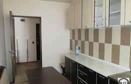 De vanzare 2 camere, 55 mp, balcon, zona strazii Florilor! Parcare inclusa!