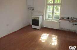 1 camera, 42 mp, decomandat, parcare, curte comuna, zona Parcului Central!