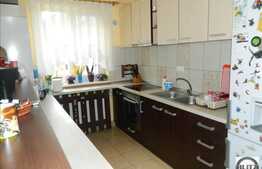 Apartament 4 camere, 100 mp, etaj intermediar, loc de parcare, zona Florilor