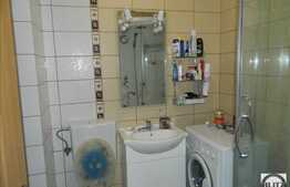 Apartament 4 camere, 100 mp, etaj intermediar, loc de parcare, zona Florilor