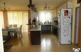 Apartament 4 camere, 100 mp, etaj intermediar, loc de parcare, zona Florilor