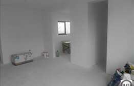 Apartament in imobil tip casa, 3 camere, 74 mp, GRADINA de 30 mp! Zona Cetatii!