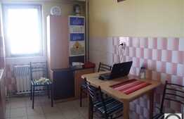 Apartament de vanzare, 3 camere, 64 mp, decomandat, zona Iulius Mall