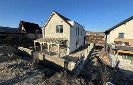 Casa individuala, 4 camere,136mp, teren 700mp, garaj 21mp, intrare Chinteni