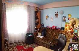 Vanzare apartament 3 camere, 64 mp, partial mobilat, zona strazii Aurel Vlaicu