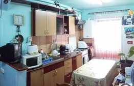 Vanzare apartament 3 camere, 64 mp, partial mobilat, zona strazii Aurel Vlaicu