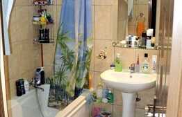 Vanzare apartament 3 camere semidecomandate, 87 mp, la casa. Boxa 30 mp!