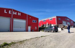 Hala cu acces facil la DN1 , finisata, pentru depozitare sau service auto. 