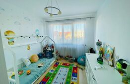 Apartament 3 camere, 2 bai, 2 balcoane, parcare, etaj 1, Floresti!