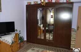 3 camere de vanzare 82 mp utili,  1 loc de parcare si garaj incluse in pret