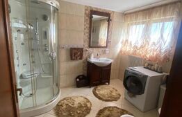 Casa de vanzare 6 camere LUX , 220 mp , Sacele zona Bunloc 