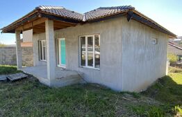 Casa cu 5 camere, 132 mp utili, 400 mp teren la intrare in Campenesti