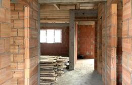 Casa cu 5 camere, 132 mp utili, 400 mp teren la intrare in Campenesti