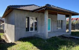 Casa cu 5 camere, 132 mp utili, 400 mp teren la intrare in Campenesti