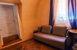 Casa Piata Sfatului compusa din apartament 3 camere, garsoniera, pod mansardabil