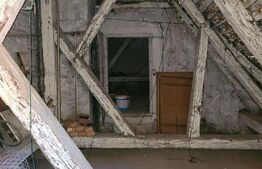 Casa Piata Sfatului compusa ap3camere,studio(2camere),mansarda,intrare separata